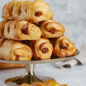 Crenvurști în foietaj